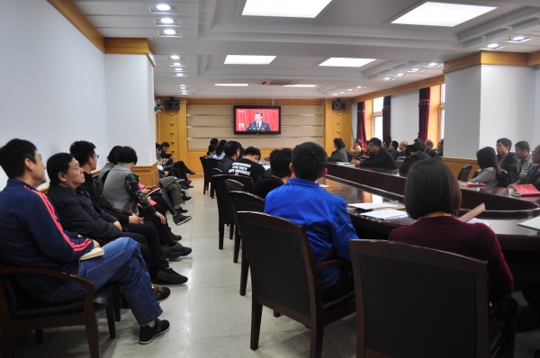 w88win官网组织师生收看十九大开幕盛况