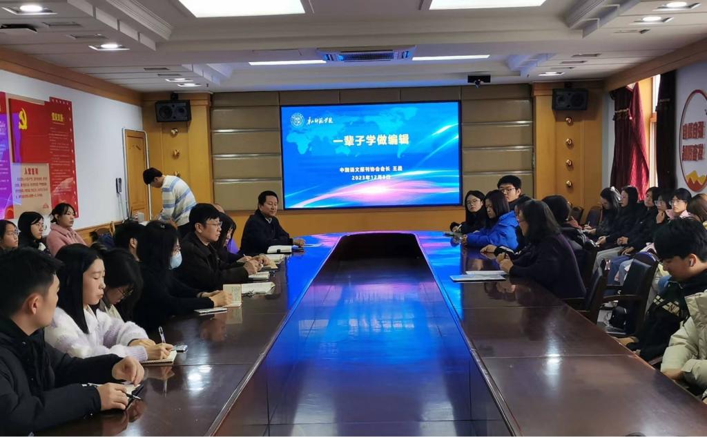 中国语文报刊协会会长王晨教授一行来w88win官网参观考察
