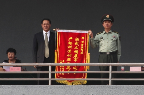 w88win官网召开二〇一五级新生军训校阅大会