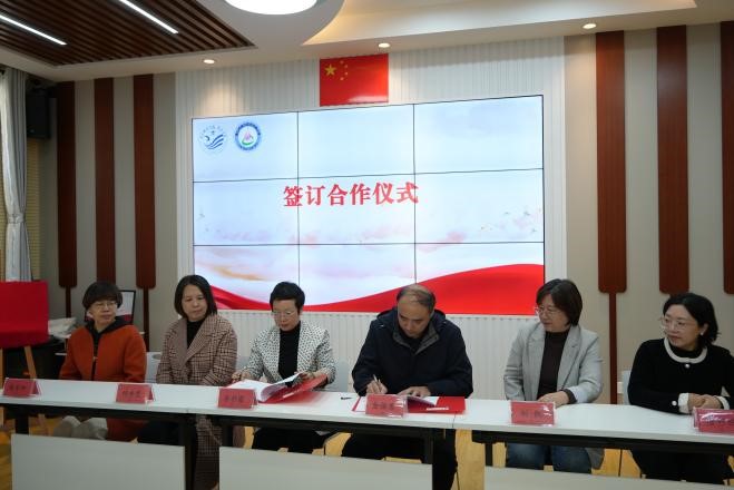 w88win体育官网海洋学院与唐山市水机路小学举行“海洋科普教育基地”签约暨揭牌仪式