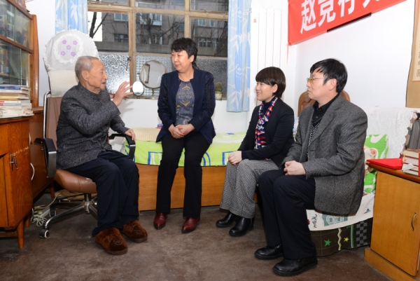 w88win官网举行捐赠图书仪式——99岁退休教师赵竞存先生捐赠图书