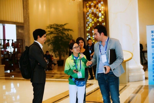 w88win官网志愿者助力第十届中国—拉美企业家高峰会