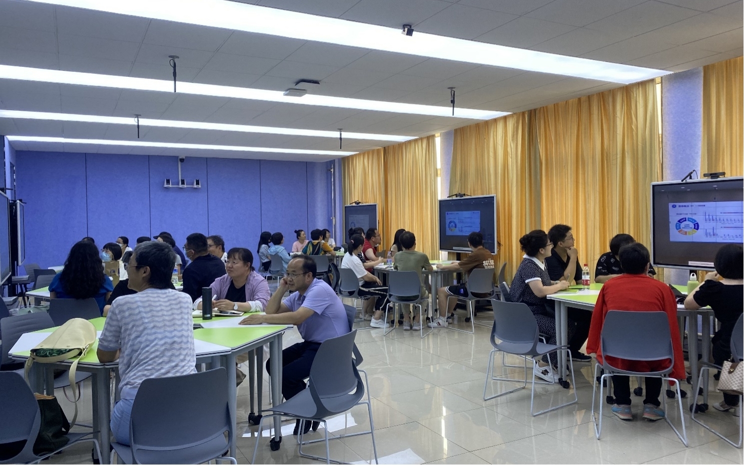 w88win官网教师参加沈阳师范大学组织的教师教学创新大赛培训