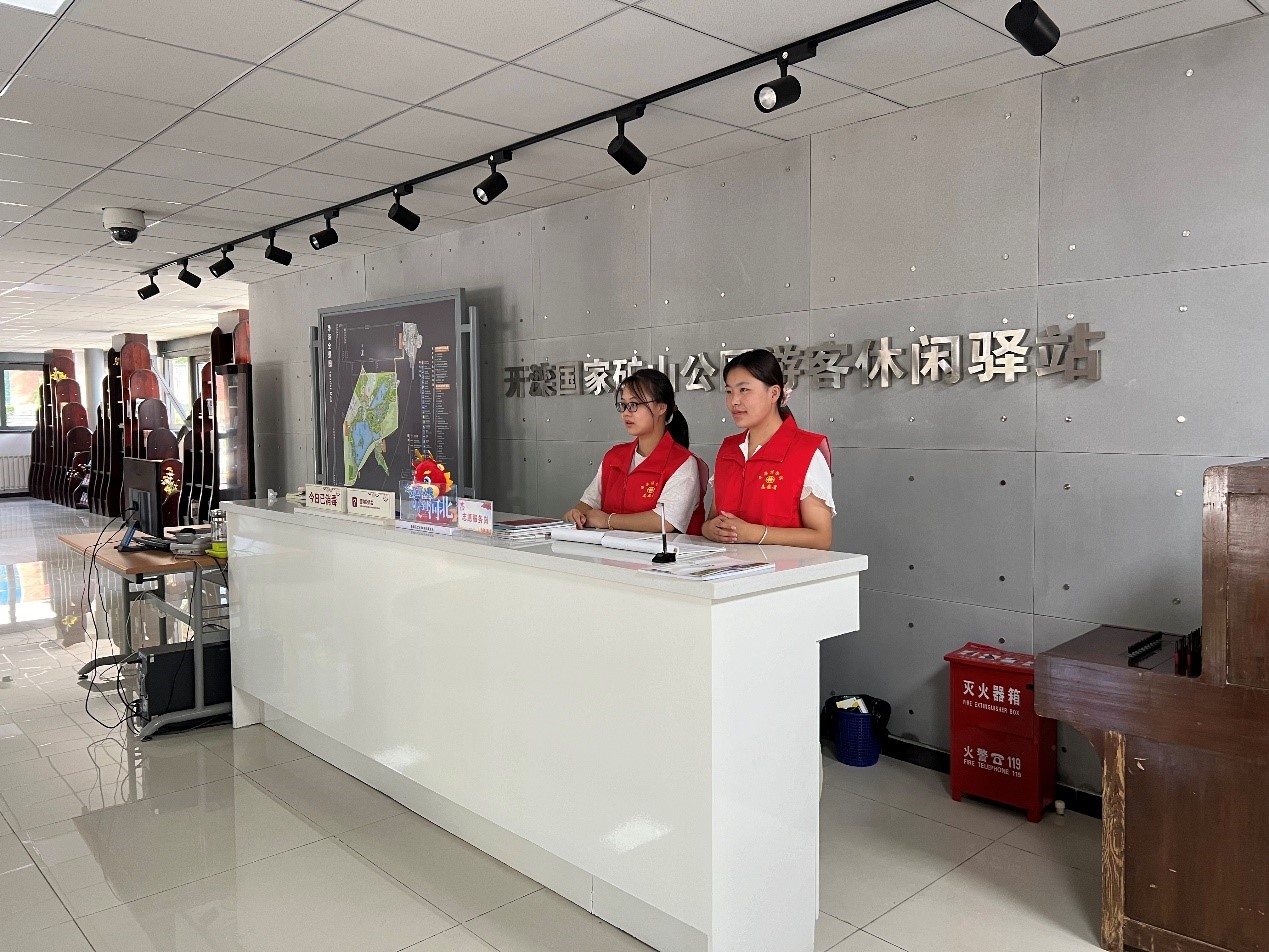 w88win官网旅游管理专业学生中秋假期提供优质旅游志愿服务
